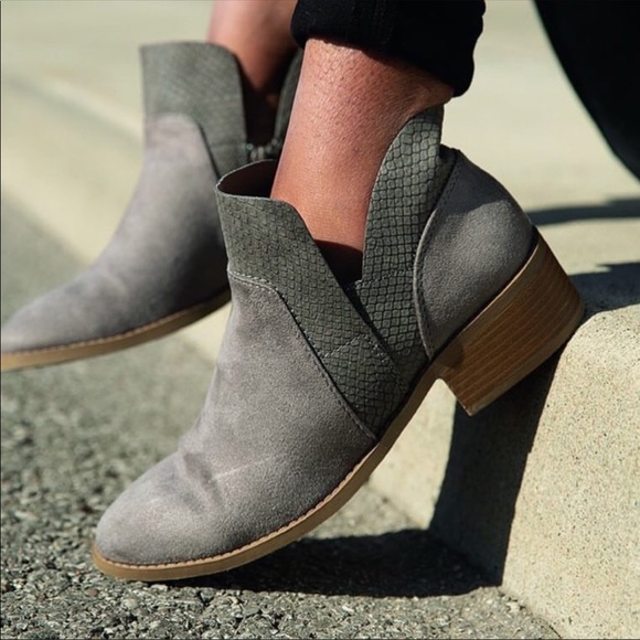 American Eagle By Payless Shoes - American Eagle Women’s Ankle Boots Gray Size 9.5